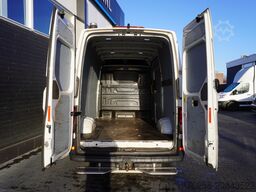 Volkswagen Crafter 2.0 TDI 177PK L3H3 - EURO 6 - Airco - C...