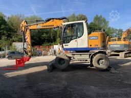 Liebherr A913 Compact Litronic with 3 excavator buckets