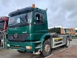 Mercedes Atego met containersysteem