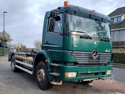 Mercedes Atego met containersysteem