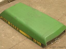 John Deere 318