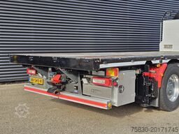 Volvo FH 16.650 8x4 / HIAB 105 t/m CRANE / KRAN