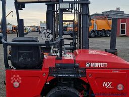 Moffett Mitnahmestapler 4 Wege Allrad NX Typ M 4 25.4