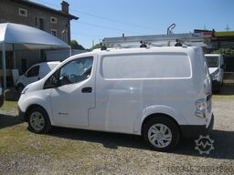 NISSAN E-NV200