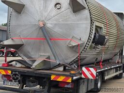 32000l Insulated stainless steel tank with a side-mount propeller agitator