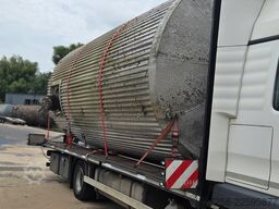 32000l Insulated stainless steel tank with a side-mount propeller agitator
