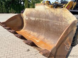CATERPILLAR 950M Radlader mit Schaufel 2.062 BTH
