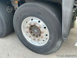 SCHMITZ CARGOBULL SKO 24L * DOPPELSTOCK * LIFT * NEUER MOTOR* ALU*