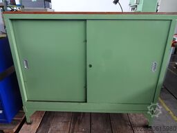 Schrank mit Zubehör