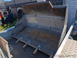 MECALAC Ahlmann AX700  Hitachi ZW75   65 Std.