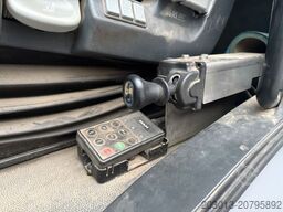 MAN TGS 26.440 Zugmaschine + Atlas Kran 5 Ausschube