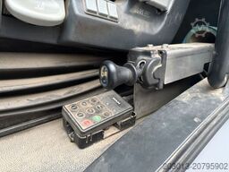 MAN TGS 26.440 Zugmaschine + Atlas Kran 5 Ausschube