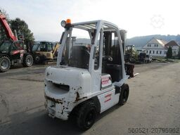 UniCarriers 2,5 Ton. - Triplex-FH 4,75m + Zinkenversteller+SS