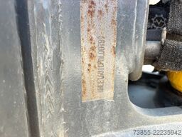 Wacker Neuson ET35 con 3 cazos de excavadora