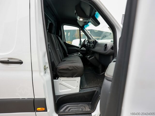 Xe van thùng kín Mercedes-Benz Sprinter 315 CDI Kasten L2H2 AHK Stdhz. Navi