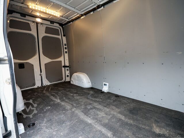 Xe van thùng kín Mercedes-Benz Sprinter 315 CDI Kasten L2H2 AHK Stdhz. Navi