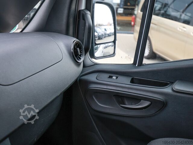 Xe van thùng kín Mercedes-Benz Sprinter 315 CDI Kasten L2H2 AHK Stdhz. Navi