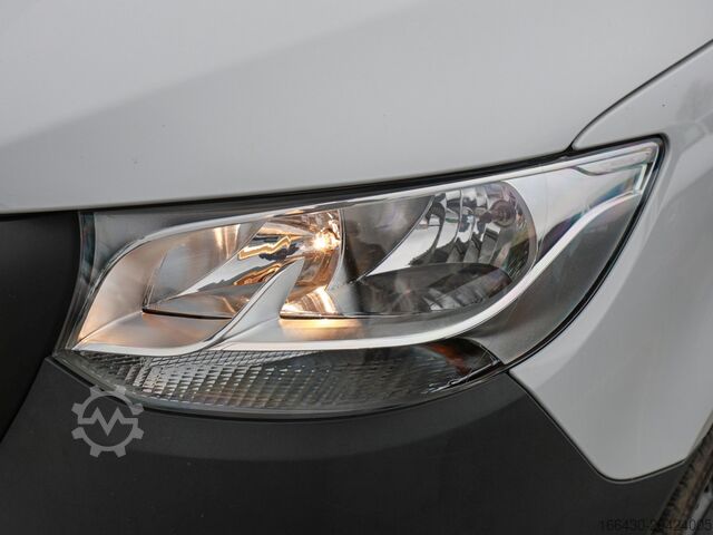 Xe van thùng kín Mercedes-Benz Sprinter 315 CDI Kasten L2H2 AHK Stdhz. Navi