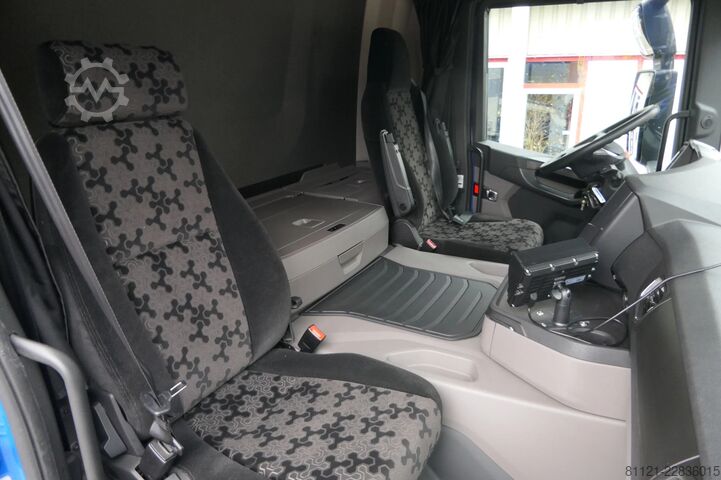 Schiebeplane Scania G320 NGS | Sliding curtains | Dhollandia 2000Kg...