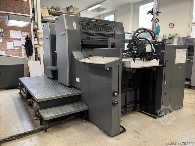 Stroj za ofsetno tiskanje 