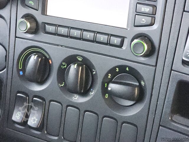 Plataforma de carga SCANIA P410 PK18002-4 hydr