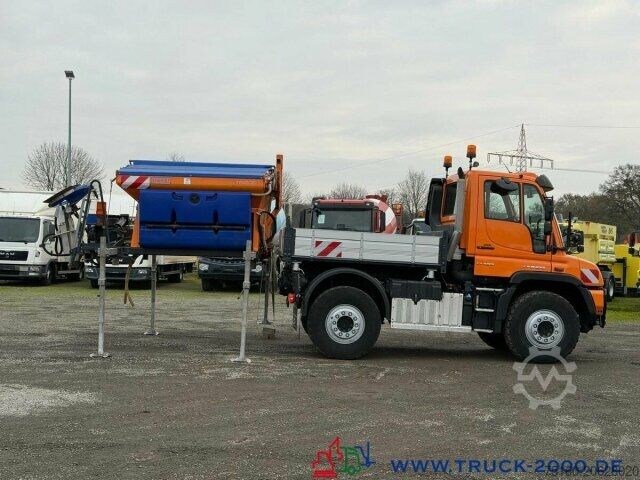 Вантажівка спеціального призначення Unimog U423 Front Zapfwelle+Arbeitsplatte+ Winterdienst
