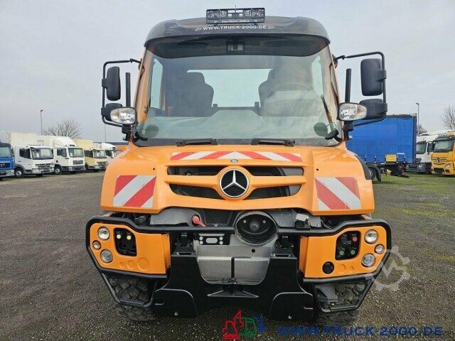 Вантажівка спеціального призначення Unimog U423 Front Zapfwelle+Arbeitsplatte+ Winterdienst