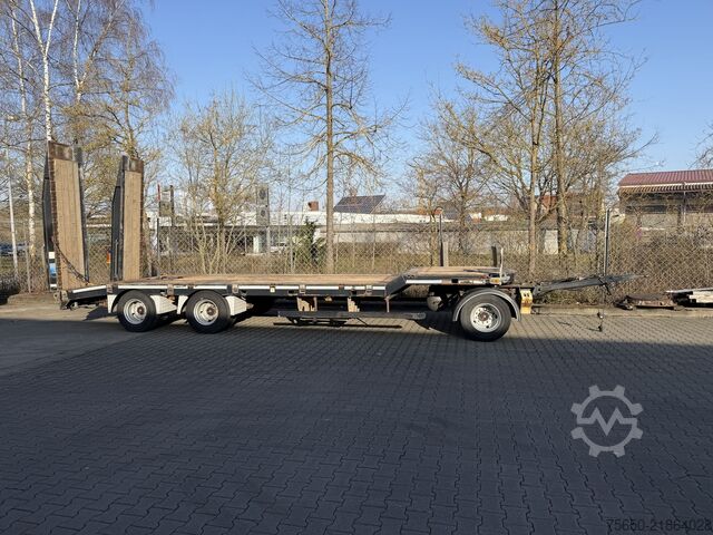 Low loader trailer Schwarzmueller T3  3 Achs Tiefladeranhänger