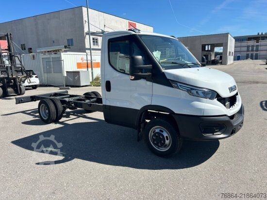 Šasija kombija IVECO DAILY 40 - 180 FAHRGESTELL, E6 OHNE MOTOR/OHNE GETRIEBE