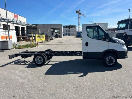 Šasija kombija IVECO DAILY 40 - 180 FAHRGESTELL, E6 OHNE MOTOR/OHNE GETRIEBE