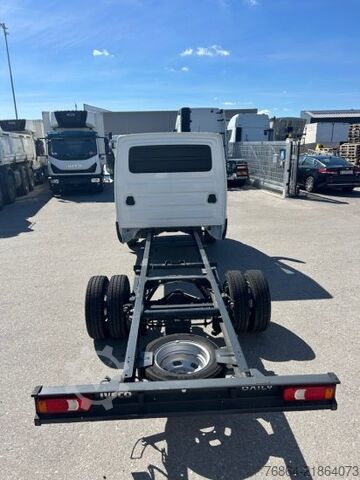Šasija kombija IVECO DAILY 40 - 180 FAHRGESTELL, E6 OHNE MOTOR/OHNE GETRIEBE