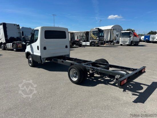 Šasija kombija IVECO DAILY 40 - 180 FAHRGESTELL, E6 OHNE MOTOR/OHNE GETRIEBE