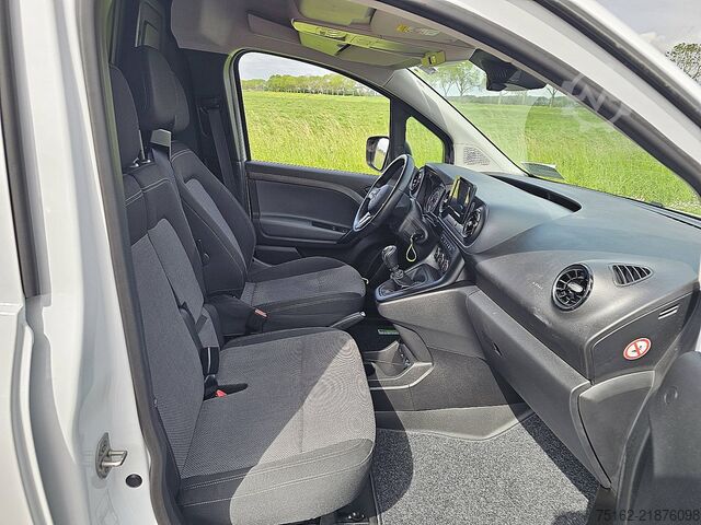 Bőrönd MERCEDES-BENZ CITAN 108 CDI Mbux 3-Zits Euro6 AC