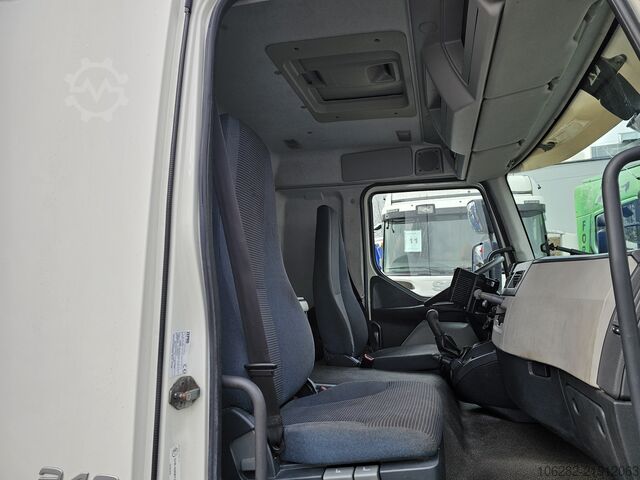 रेफ्रिजरेटेड ट्रक Volvo FL240 4x2 Ladeborwand