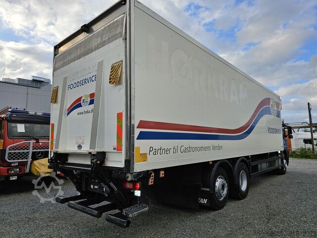冷蔵ボックス付きローリー VOLVO FM330 6x2 FRIGOBLOCK Multizone Lenk u. L