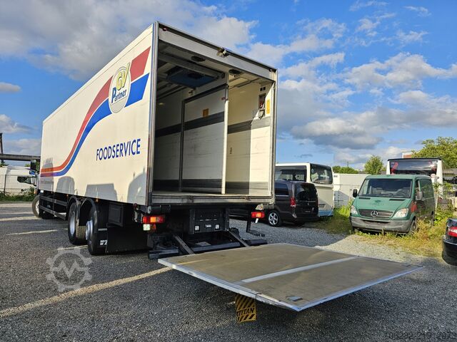 冷蔵ボックス付きローリー VOLVO FM330 6x2 FRIGOBLOCK Multizone Lenk u. L