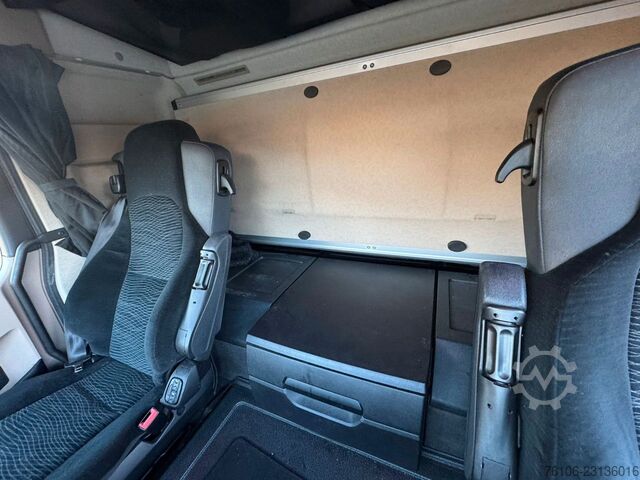 Dobozos teherautó MERCEDES-BENZ Actros 2545 6x2 Getränkewagen