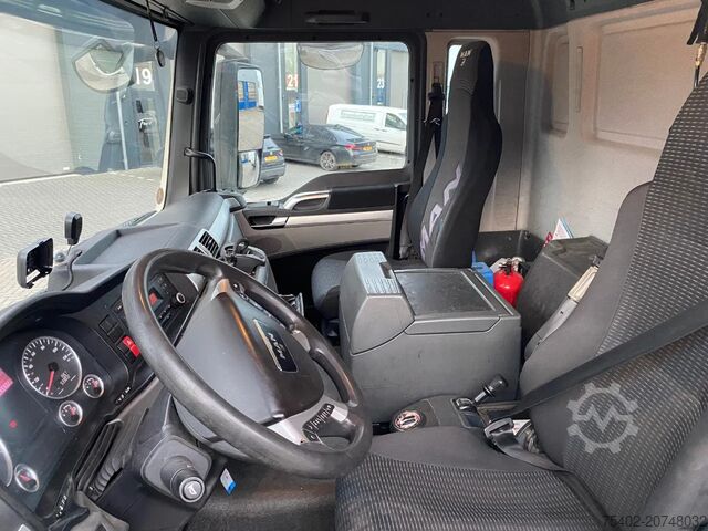 Resväska MAN TGS 26.320 / 6x2/4 / ADR / Closed box / Dhollandia