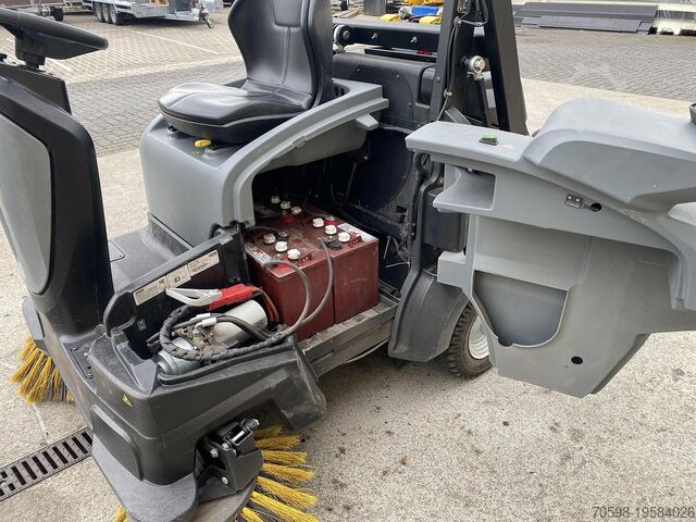 2015 Karcher KM 105/110 R Bp, sóparvél, háfloðari Karcher KM 105/110 R Bp, Veegmachine, hoogkieper