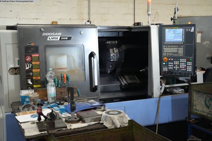 Torno CNC DOOSAN LYNX 300 M