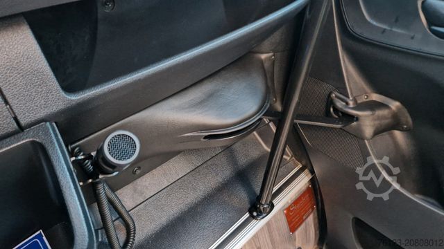 Микробус MERCEDES-BENZ 519  Allrad 4 x 4 Vorlauffahrzeug  GSR2