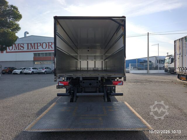 Camião de caixa fechada MAN 26.360 TGS