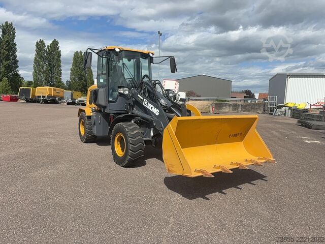  XCMG XC916E with bucket and forks