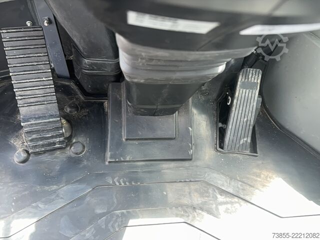  XCMG XC916E with bucket and forks