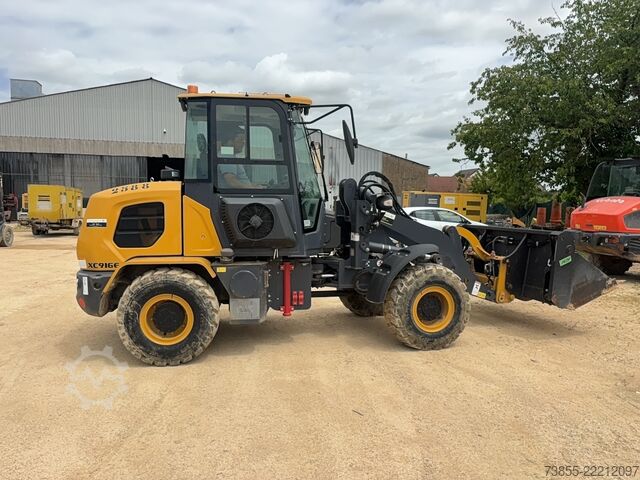 รถตัก XCMG XC916E with bucket and forks