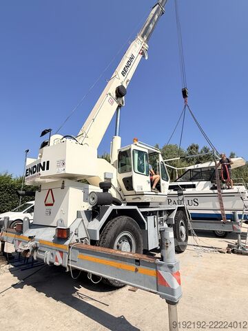 Tovornjak z žerjavom Terex Bandini A300