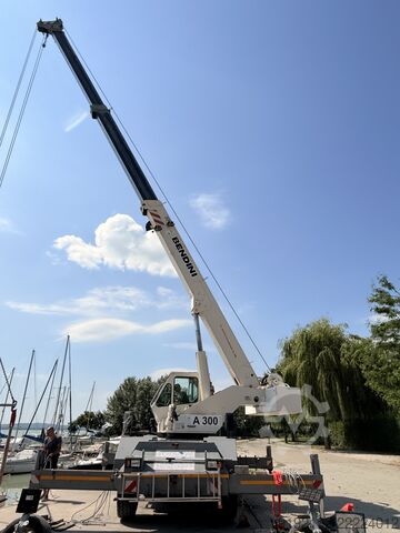 Tovornjak z žerjavom Terex Bandini A300