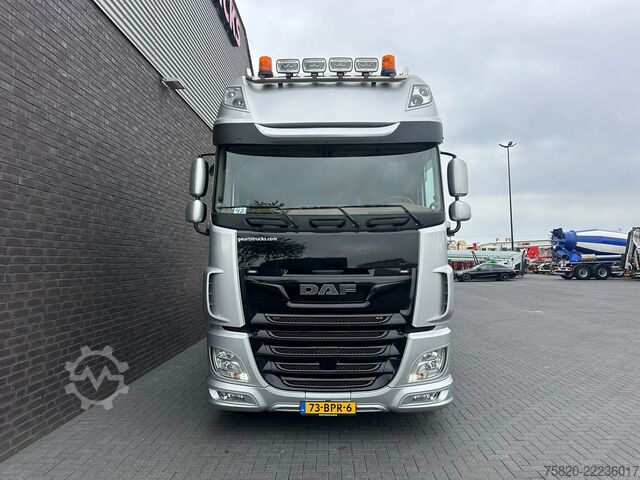 Kamion sa kranom DAF XF 530 8X2+HIAB 1055E-8+JIB 150X-6 KRAAN/KRAN/C...