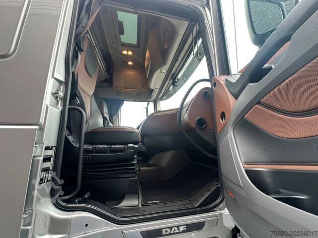 Crane truck DAF XF 530 8X2+HIAB 1055E-8+JIB 150X-6 KRAAN/KRAN/C...
