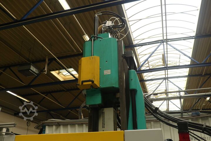 ARBURG Allrounder ruiskuvalukone Arburg Allrounder 1500T 2000-400